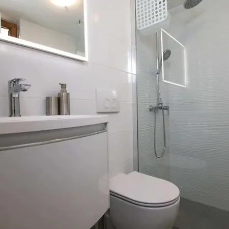Secluded Oasis With Pool, Outdoor Kitchen, & Landscaped Terraces - Three Bedroom Vila